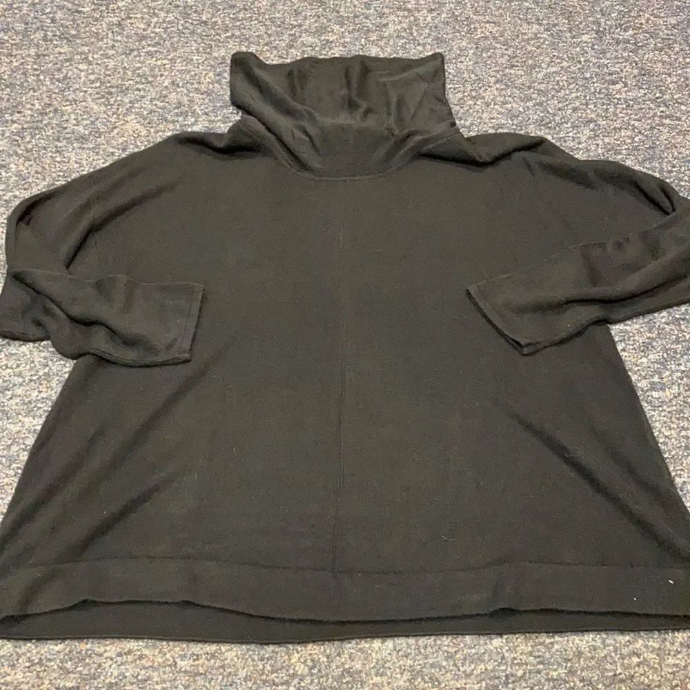 Carolyn Taylor Black Turtleneck sz. 3X